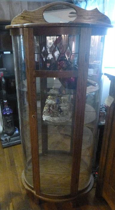 Beautiful Curio w/ Leaded Glass in the door!!