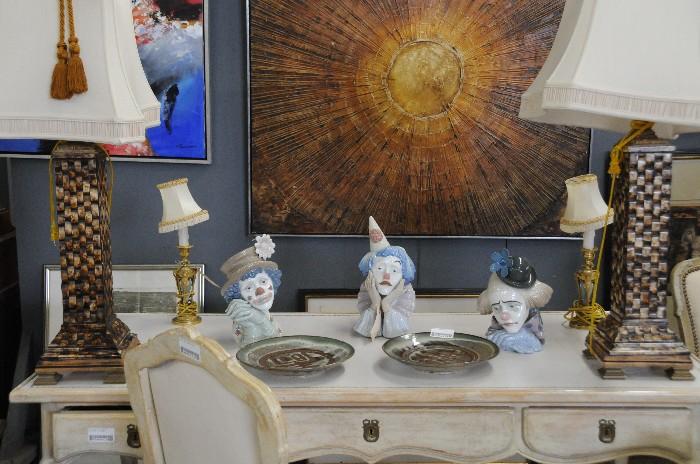 Table lamps, Lladro clowns, modern painting