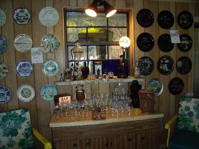 Plate and tray collection around bar area