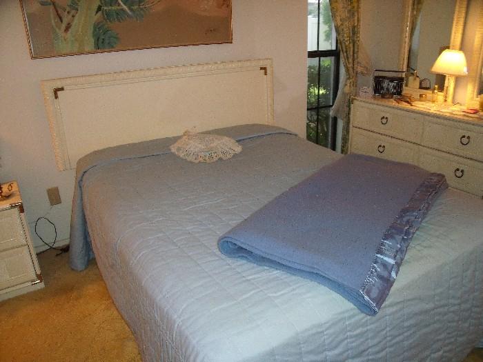 Double bed with white wicker headboard