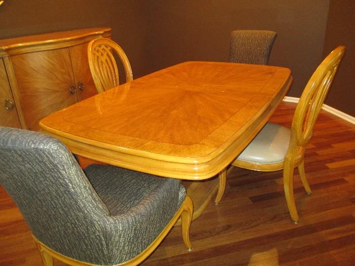 Bernhardt 'Odeon' pattern, Gorgeous Furniture! Table with 6 chairs and 2 leaves and pads.