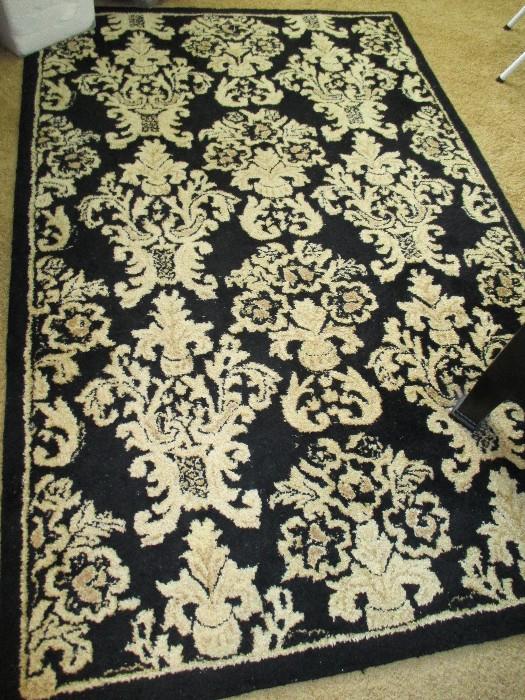 Area rug 8' x 5 or 6 - will measure