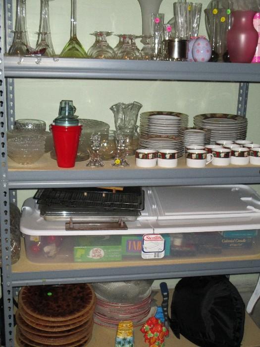 Metal shelf, assorted kitchen items