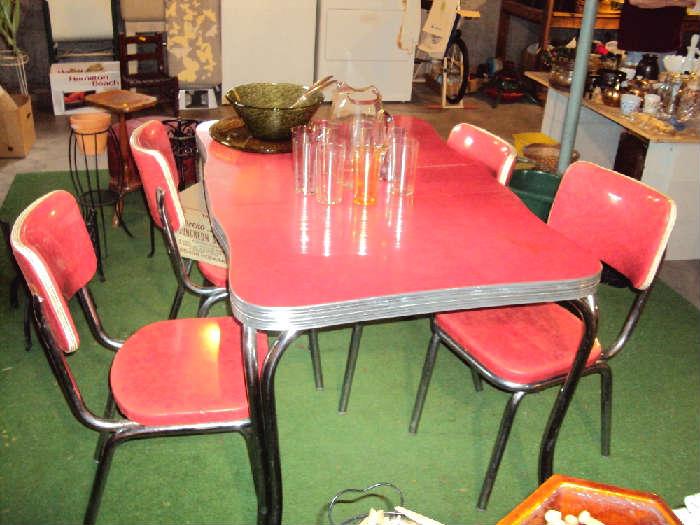 Gotta see:  Vintage Chrome and Red vinyl dinette set, 4 chairs