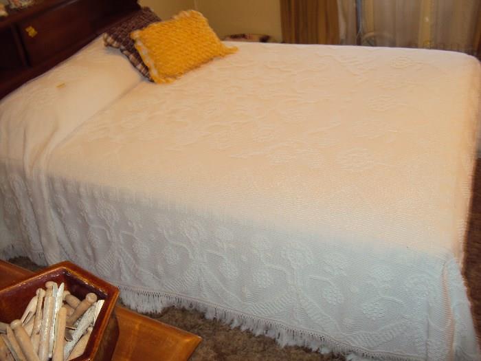 like new, chenille bedspread