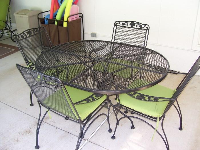 Meadow craft wrought iron table and four chairs