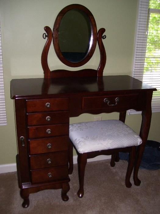 Mahogany dressing table with bench