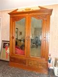 Mirror-front wardrobe