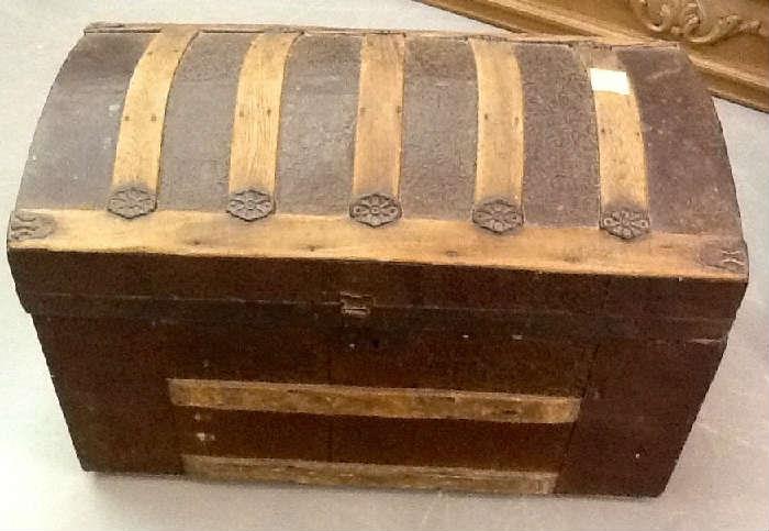 Fabulous Antique Pattern Tin Trunk with insert 