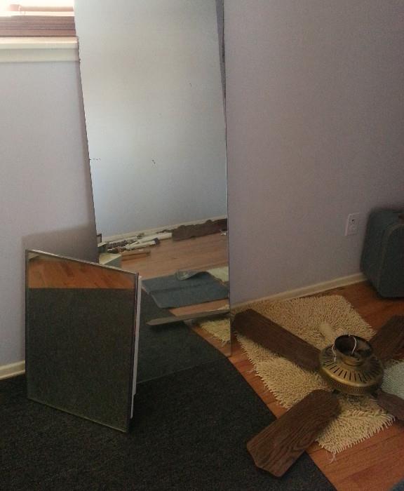 miscellaneous mirrors, medicine cabinet, ceiling fan