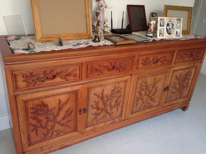 LG CONSOLE/BUFFET HAND CARVED