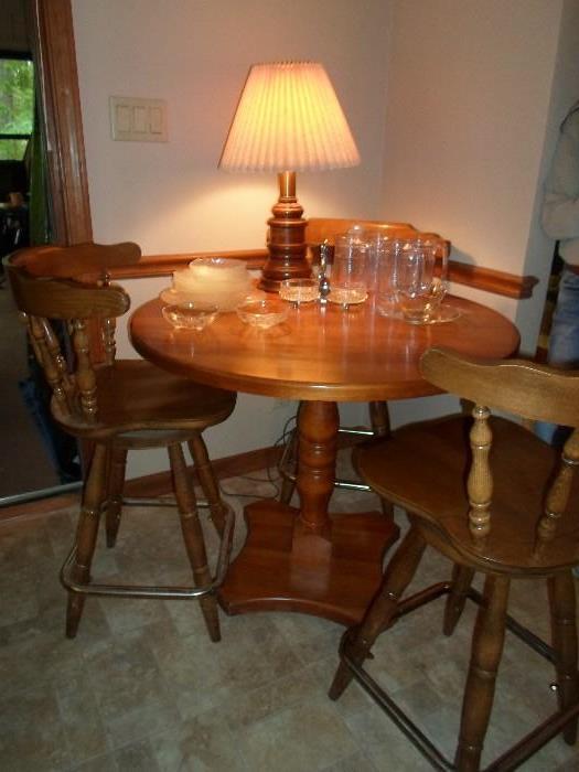 cute little round table pictured w/3 swivel bar stools