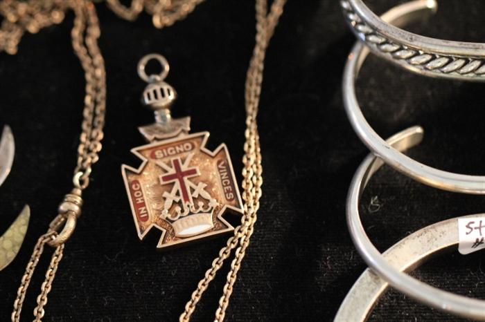 gold masonic watch fob (knights templar)