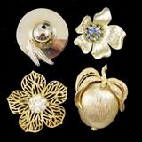 Lot of 4 Goldtone Brooches Sarah Coventry Apple (Also a pendant). Faux Pearls, Aurora Borealis. Gerrys Flower. Unmarked Hat 7 Flower.
Condition: Very Good
Shipping: Yes
Size: 1.75"-2.5"