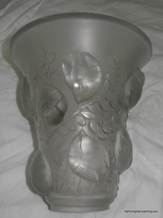 Lalique Saint Francois 1930's Bird Vase in relief