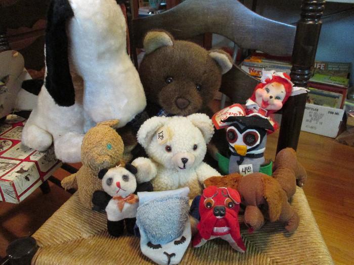 Vintage Stuffed Animals, Dream Pets, Zangeen Inc., Applause Bear, Russ Bear, Genie Snoopy From The 1960s or Late 1950s