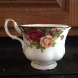 Full dinner service of Royal Albert by Royal Doulton