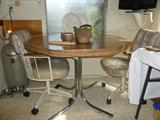 Oak kitchen table with 2 chairs