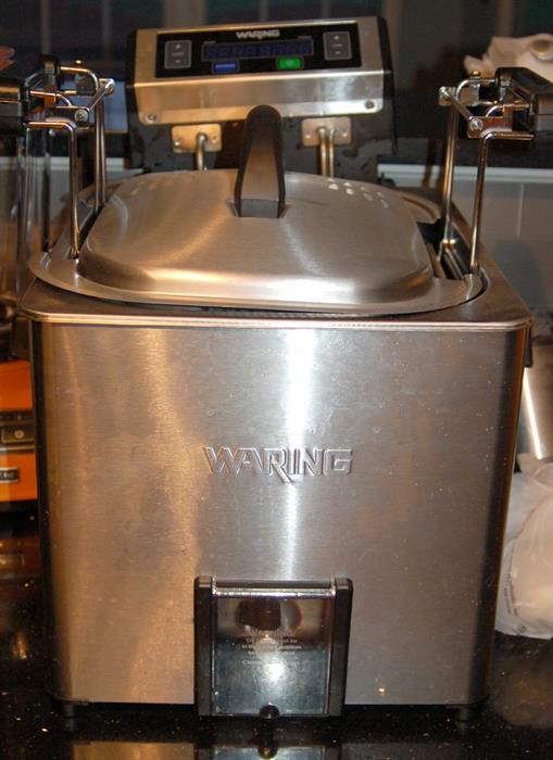Waring fryer. Can fry up to 18lb. turkey!