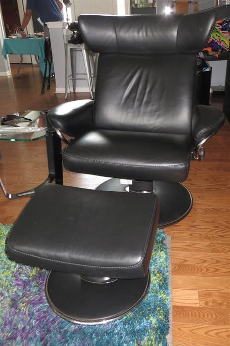 Stressless chair and ottoman