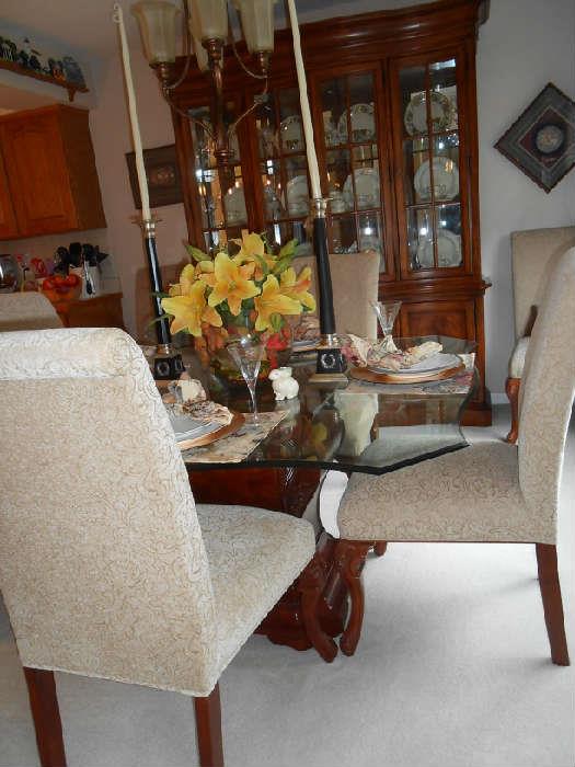 Beautiful dining room table with 6 upholstered chairs