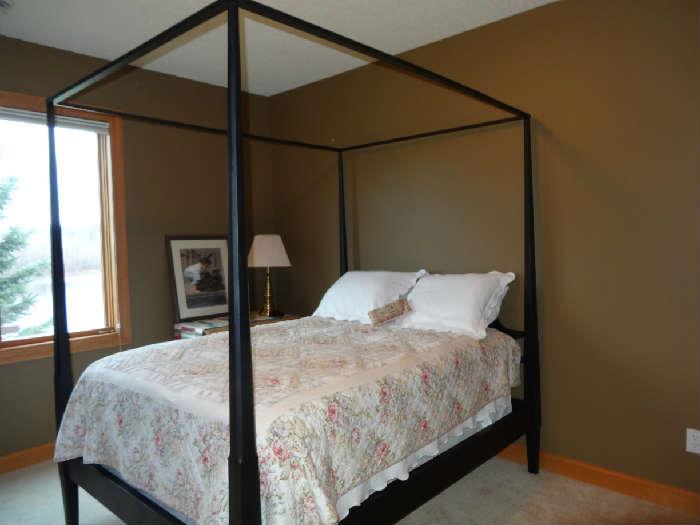 Four poster double bed