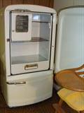 Retro refrigerator. . .and it works too!