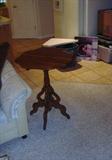 1800's tilt top table