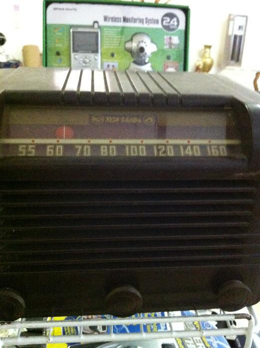                            vintage RCA Victor radio