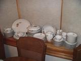 Fukugawa 'Pine Cone' china, service for 12 + serving pieces