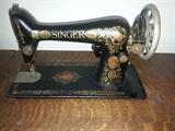 Beautiful condition - Antique Singer sewing machine
