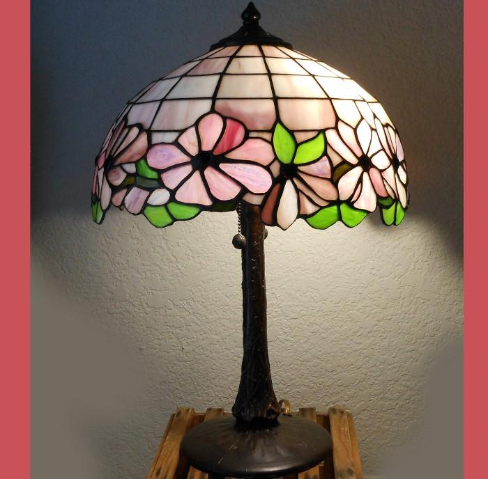 Lovely Tiffany Style Lamp