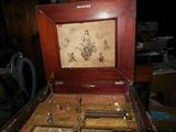 The music box is from 1893 and has 23 discs  to play many kinds of music.