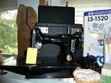 Singer Featherweight Sewing Machine with Case