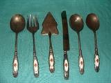 Old Country Rose - Royal Albert - 6 serving pcs. includes bread knife, cake server, meat fork and 3 large serving spoons