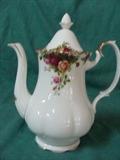 Royal Albert Old Country Roses Teapot with Lid 10 1/4" x 9"