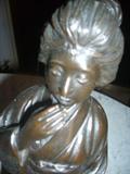 19TH CENTURY ASIAN SIGNED BRONZE STATUE CLOSEUP VIEW.