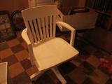 ANTIQUE/VINTAGE CAPTAIN'S CHAIR