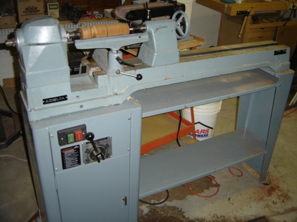Delta Commercial Grade wood lathe.