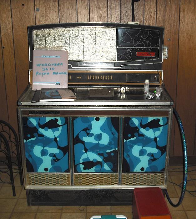 Jukebox - Wurlitzer 3600 Superstar with Repair Manual. Free Coin Operation Converted.