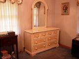 BR5 Lexington long dresser & mirror