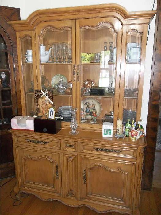 China cabinet matches table and chairs