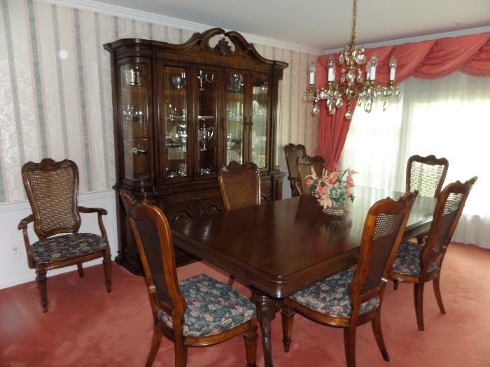 FANTASTIC "WHITE" DINING ROOM SET ICLUDES TABLE WITH 3/24" LEAVES AND PADS, 8 CHAIRS & BREAKFRONT