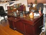 Sligh Partner's Style Mahogany Desk with Great Condition Leather Top