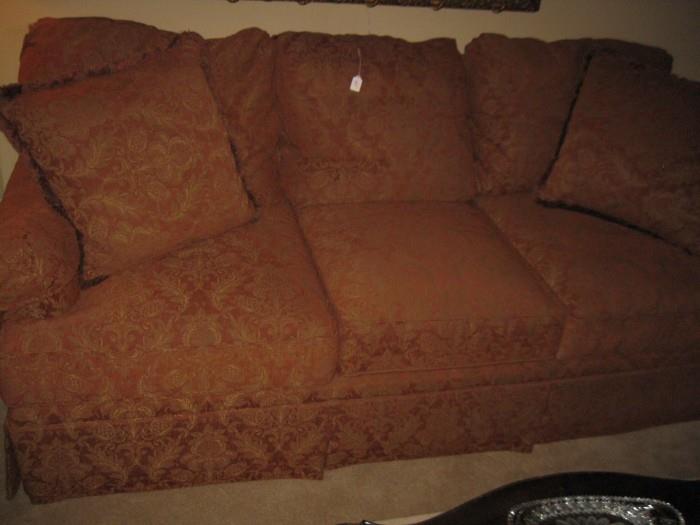 NICE TRADITIONAL 3-CUSHION SOFA WITH FEATHER PILLOWS