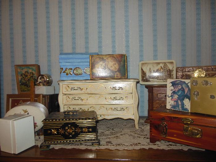 Take your pick..there are actually more..Jewelry Boxes..Some are musical.