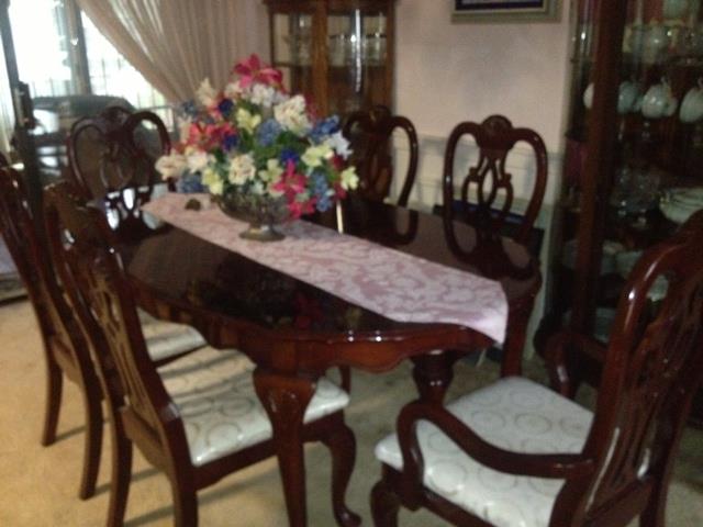 highly laquered dining room table and chairs