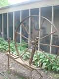 Walking spinning wheel