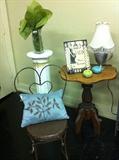 display columns; ice cream chair; antique table; lamps;