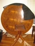 Amazing Yew Wood tilt top Windsor dining room or breakfast table